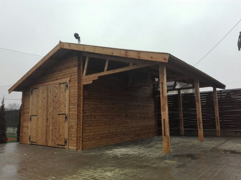 Dřevěná garáž 8x5,5 m s přístřeškem