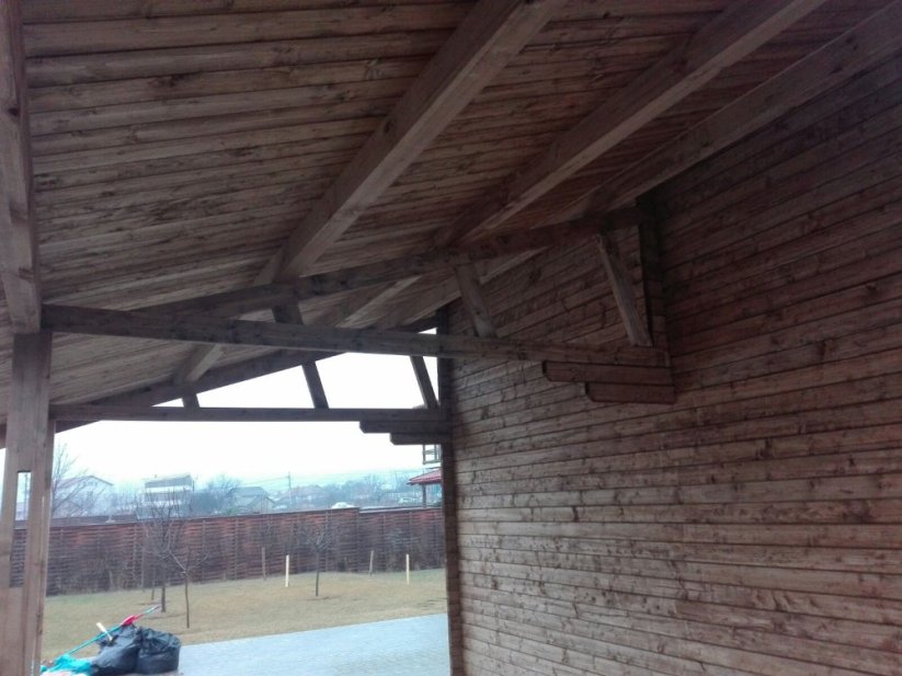 Dřevěná garáž 8x5,5 m s přístřeškem