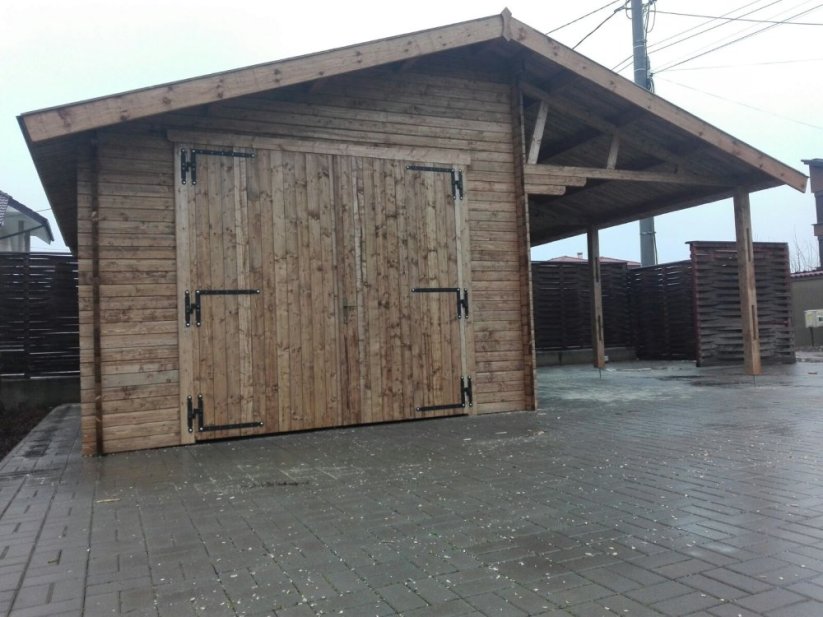 Dřevěná garáž 8x5,5 m s přístřeškem