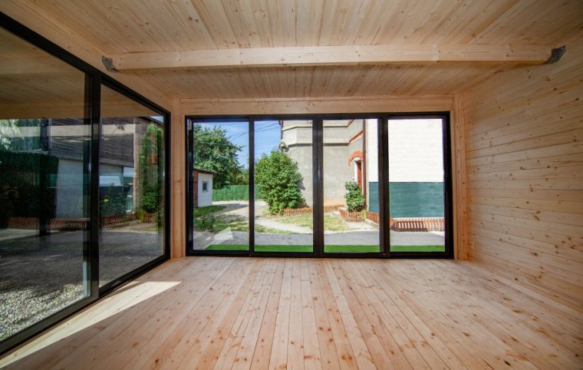 Interiér chatky Ceres 4×3 m — prémiový dřevěný domek