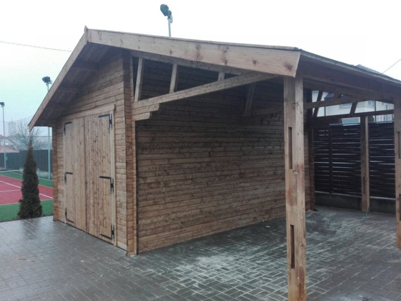 Dřevěná garáž 8x5,5 m s přístřeškem