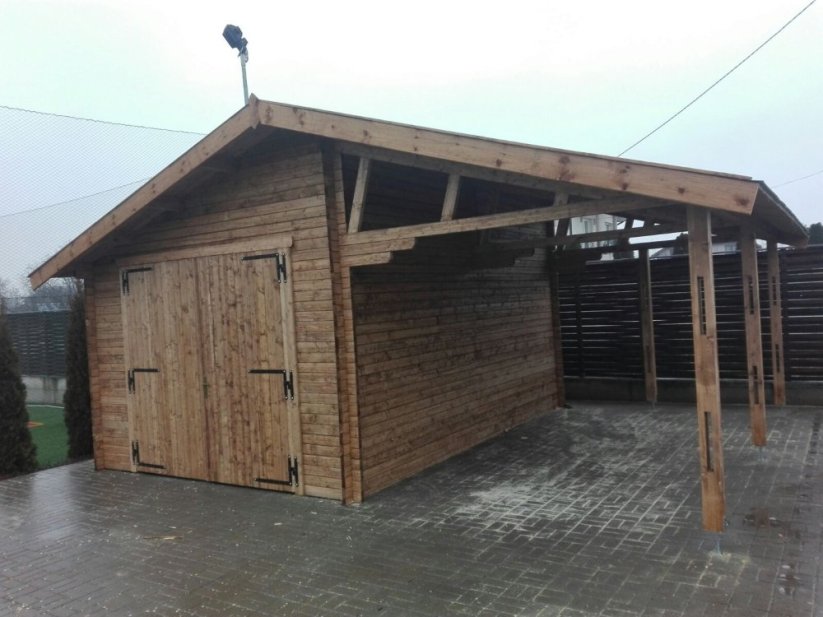 Dřevěná garáž 8x5,5 m s přístřeškem